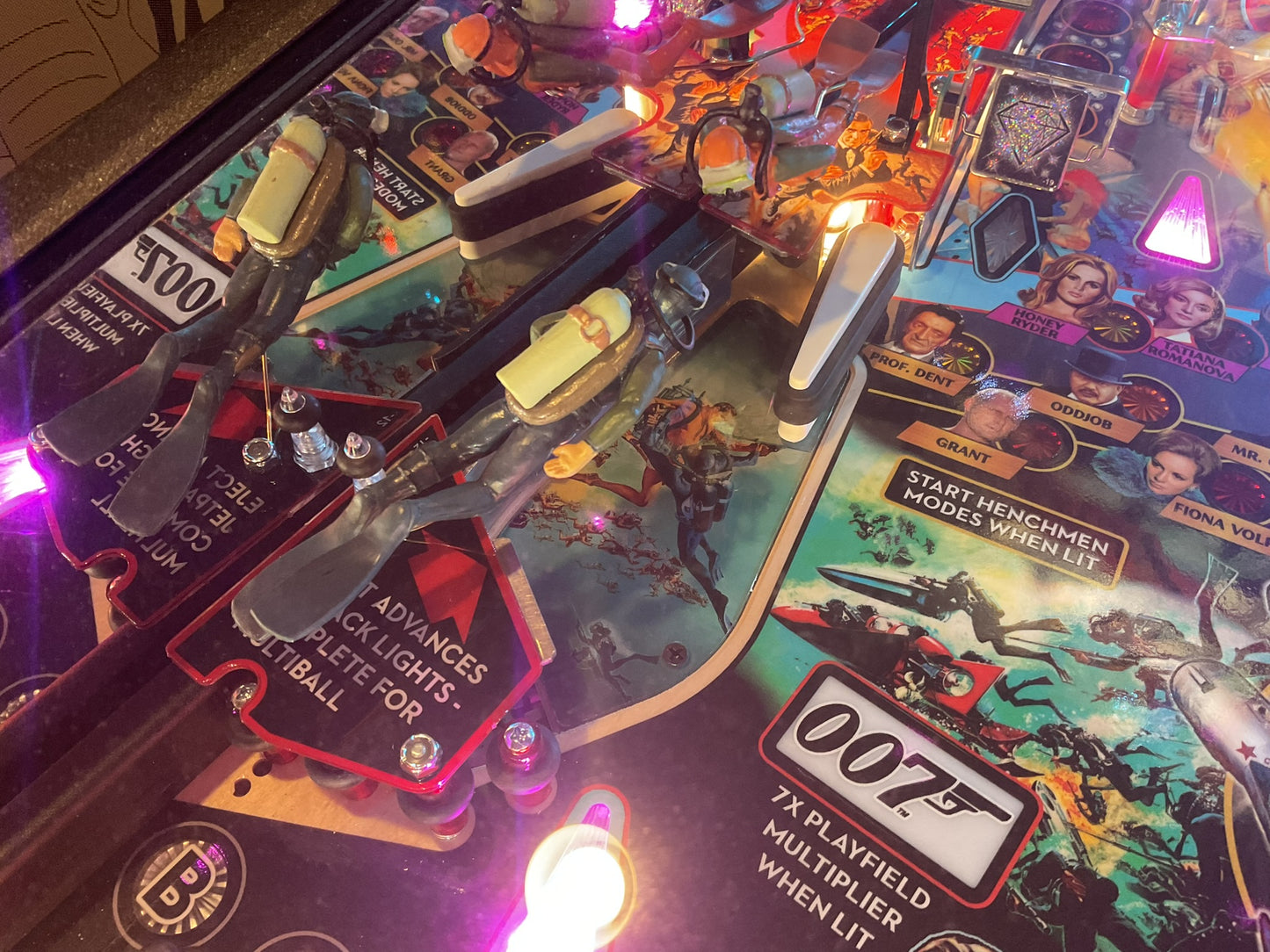 James Bond Pinball Diver Fight Flasher