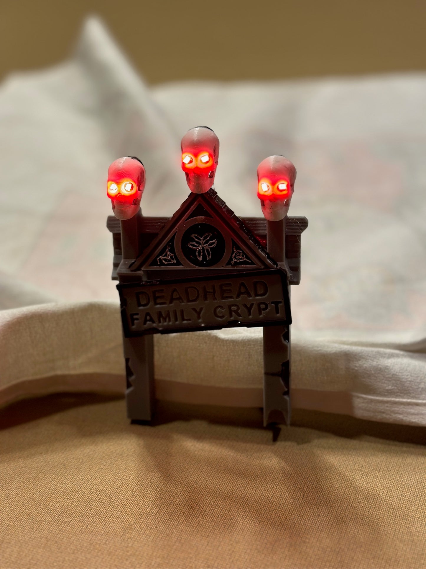 Elvira's House of Horrors Pinball Illuminated Blood Red Kiss Crypt Sign