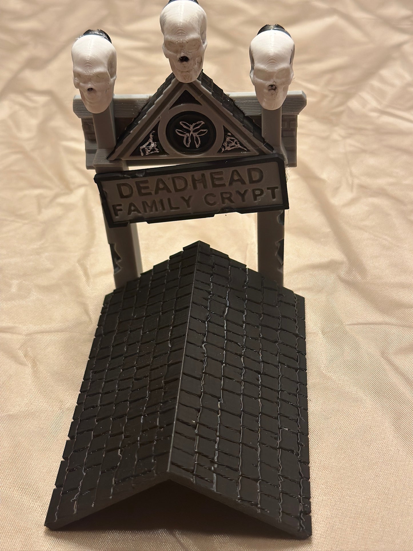 Elvira House of Horrors Pinball Blood Red Kiss Crypt Roof