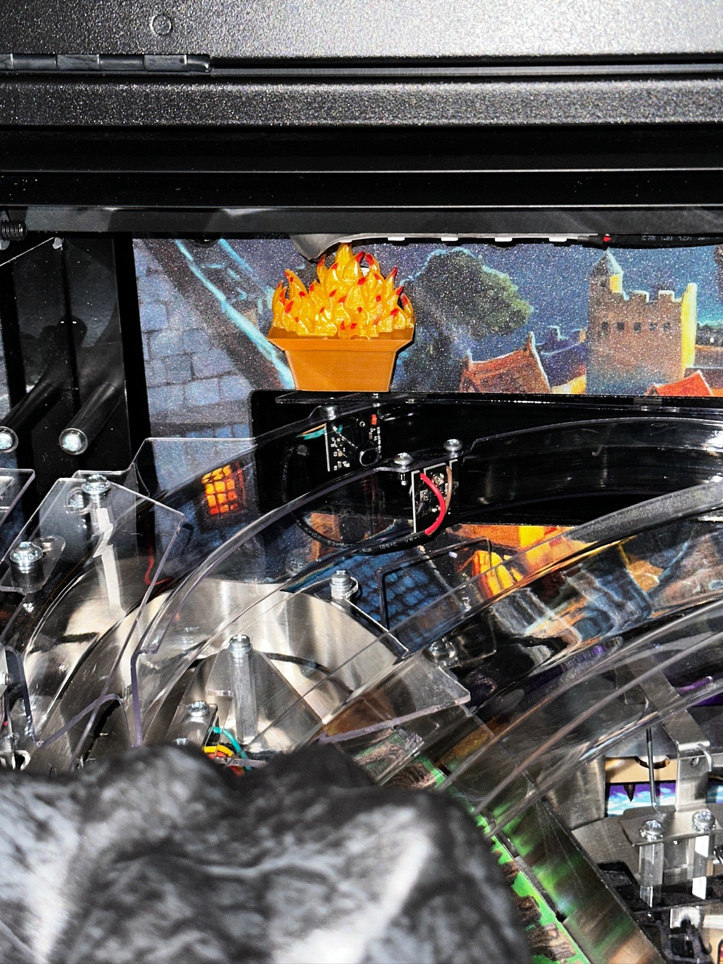 Dungeons & Dragons: The Tyrant's Eye Pinball Backboard Torches