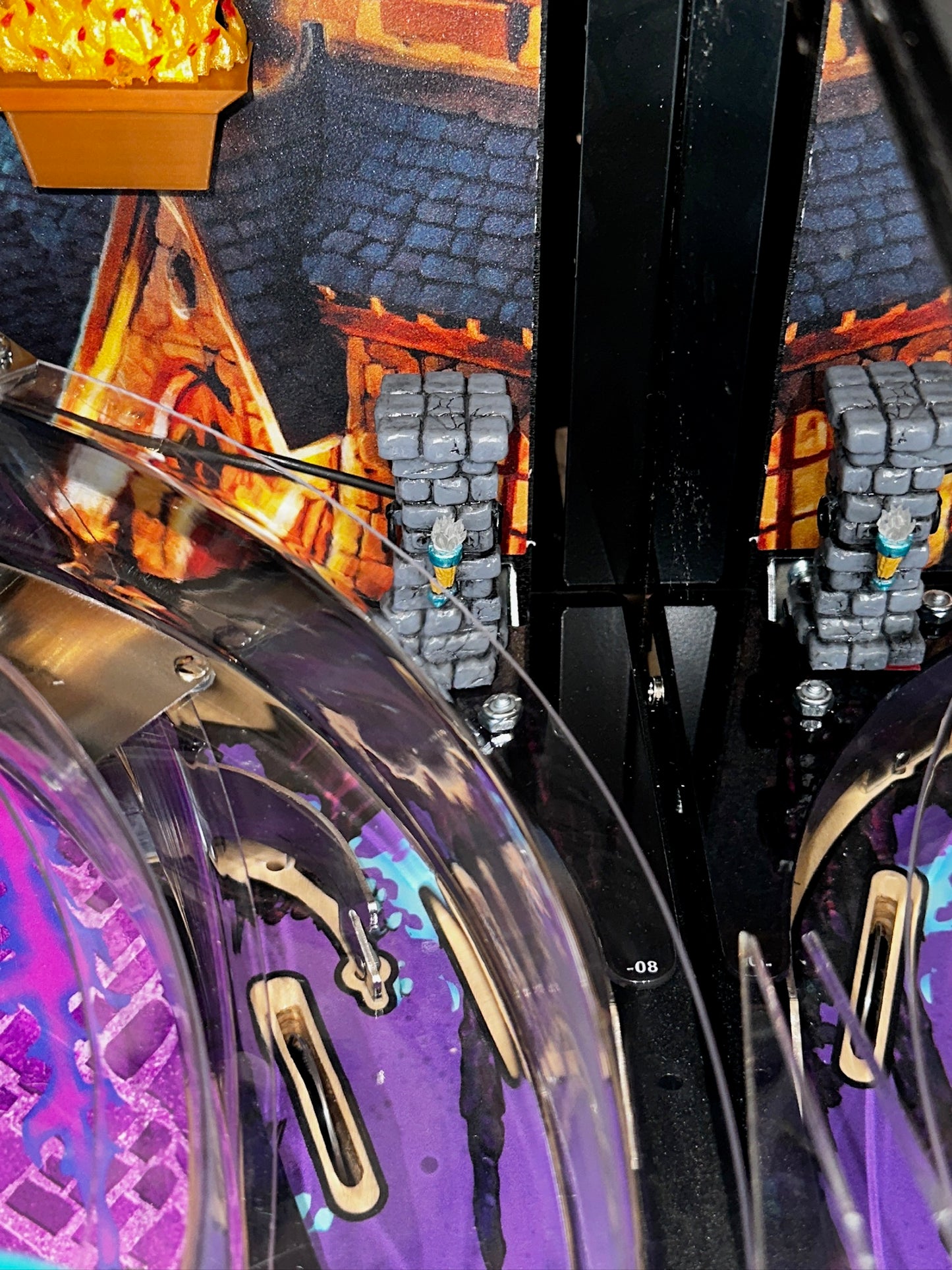 Dungeons & Dragons: The Tyrant's Eye Pinball Illuminated Dungeon Column