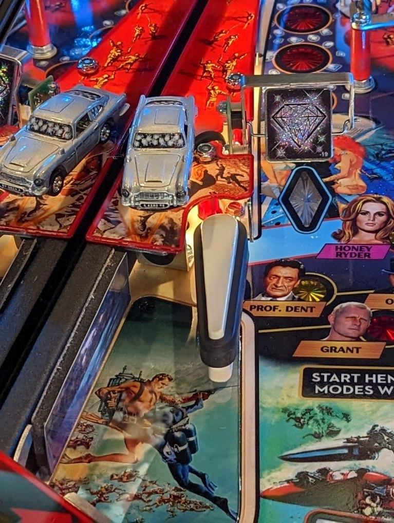 James Bond Pinball Interactive DB5 Bond Car