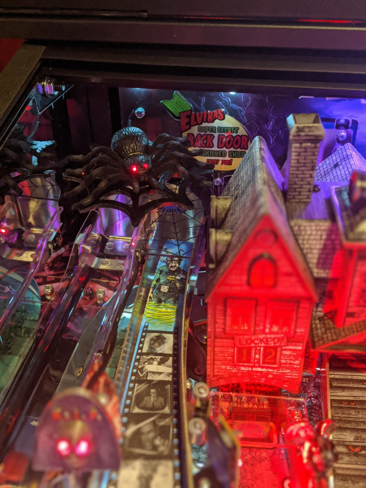 Elvira's House of Horrors Illuminated Spider Mod