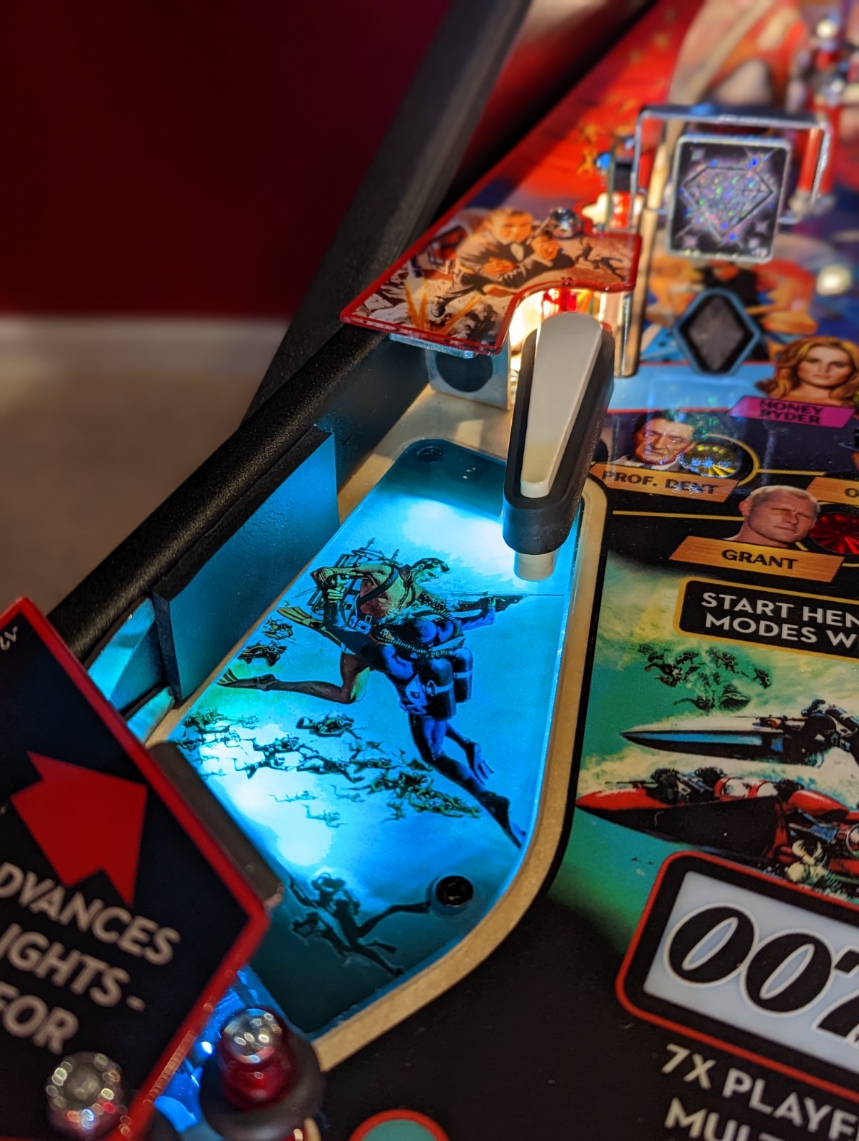 James Bond Pinball Diver Fight Flasher